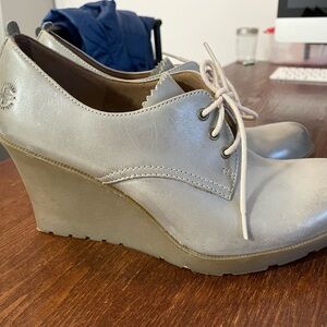 Dr. Martens MIMI women’s size 10 gray color good condition burnished finish